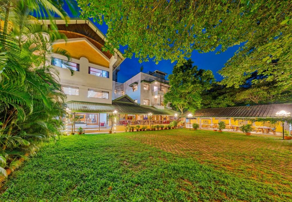Hotel Woodland - Main view