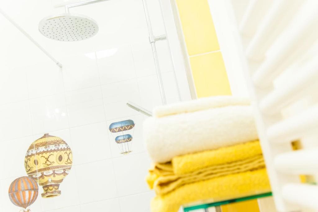 Yellow room - 图片 6