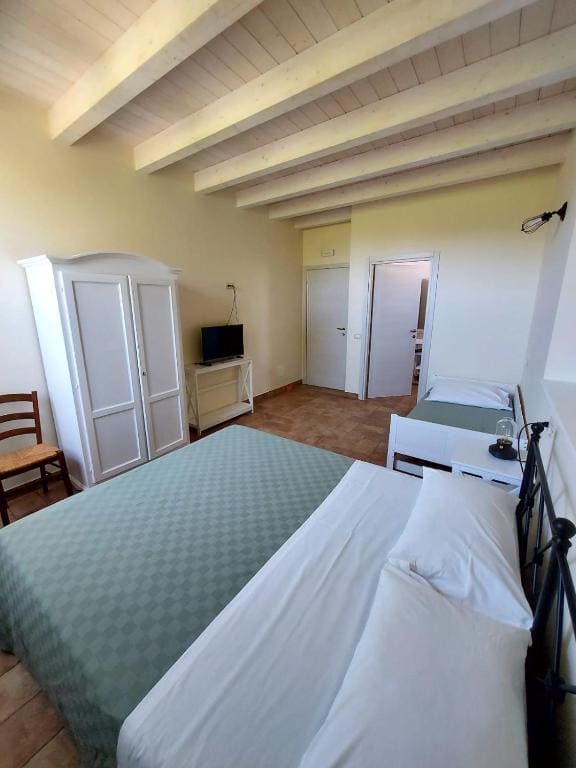 Angelucci Agriturismo con Camere e Agri Camping - View 5