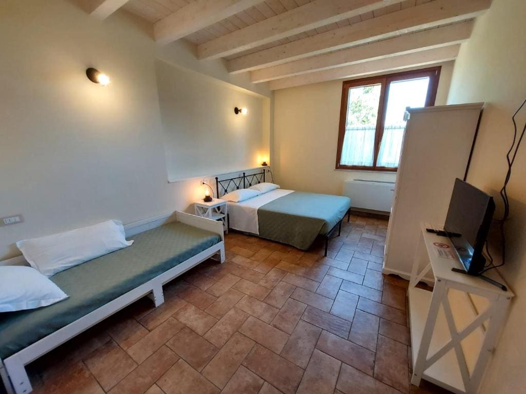 Angelucci Agriturismo con Camere e Agri Camping - View 3