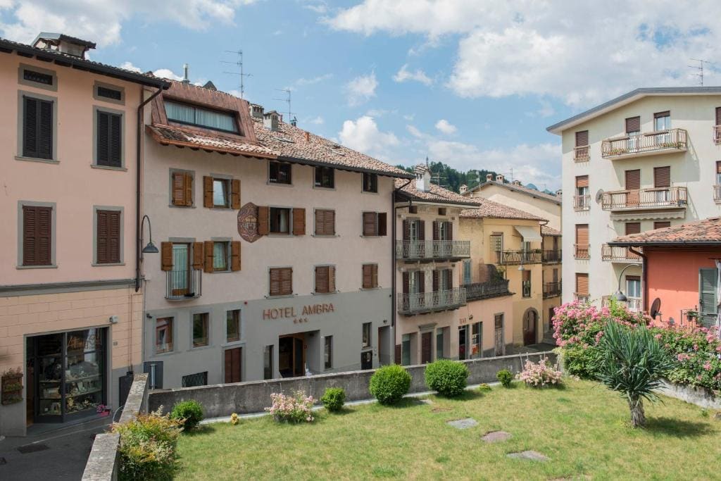 Hotel Ambra - Main view