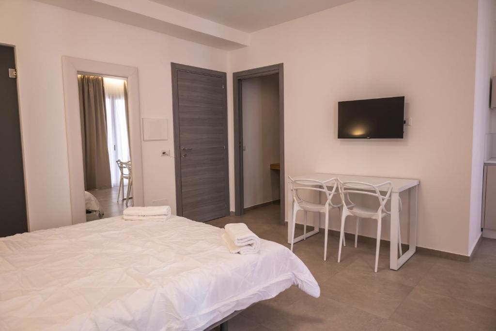 Aura Room - View 2