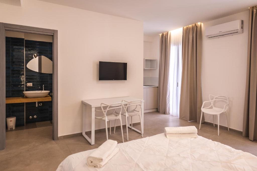 Aura Room - View 3