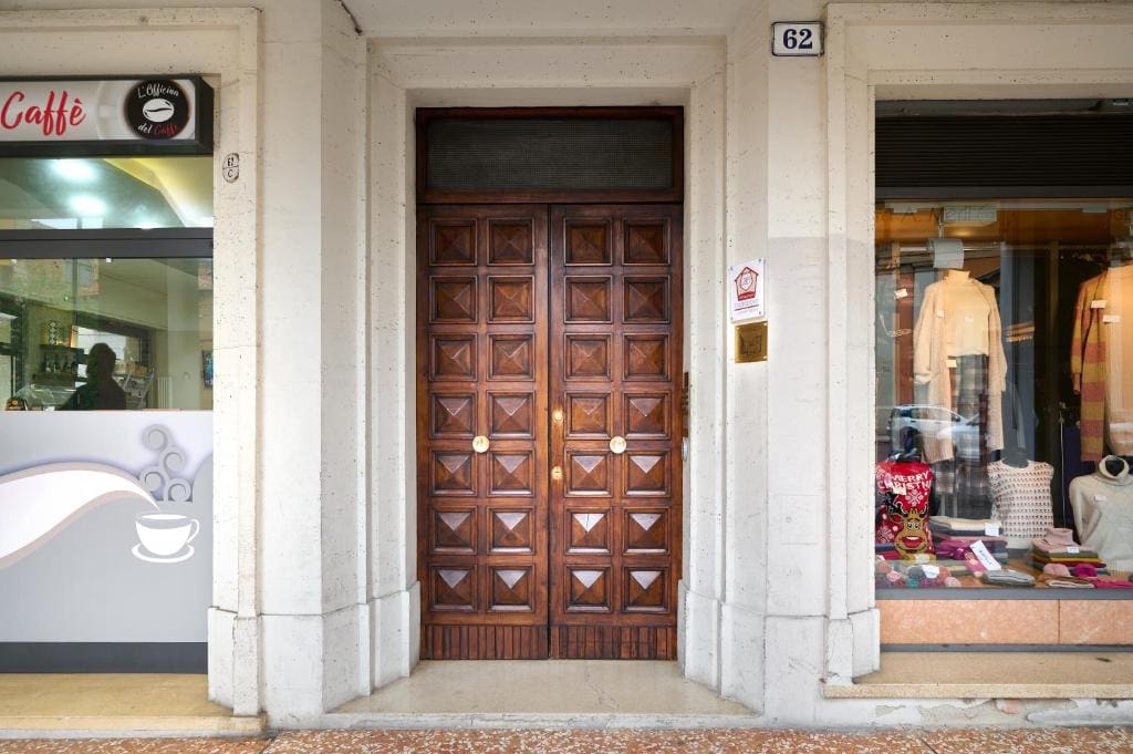 D'AZEGLIO 62 LUXURY ROOMS - View 3