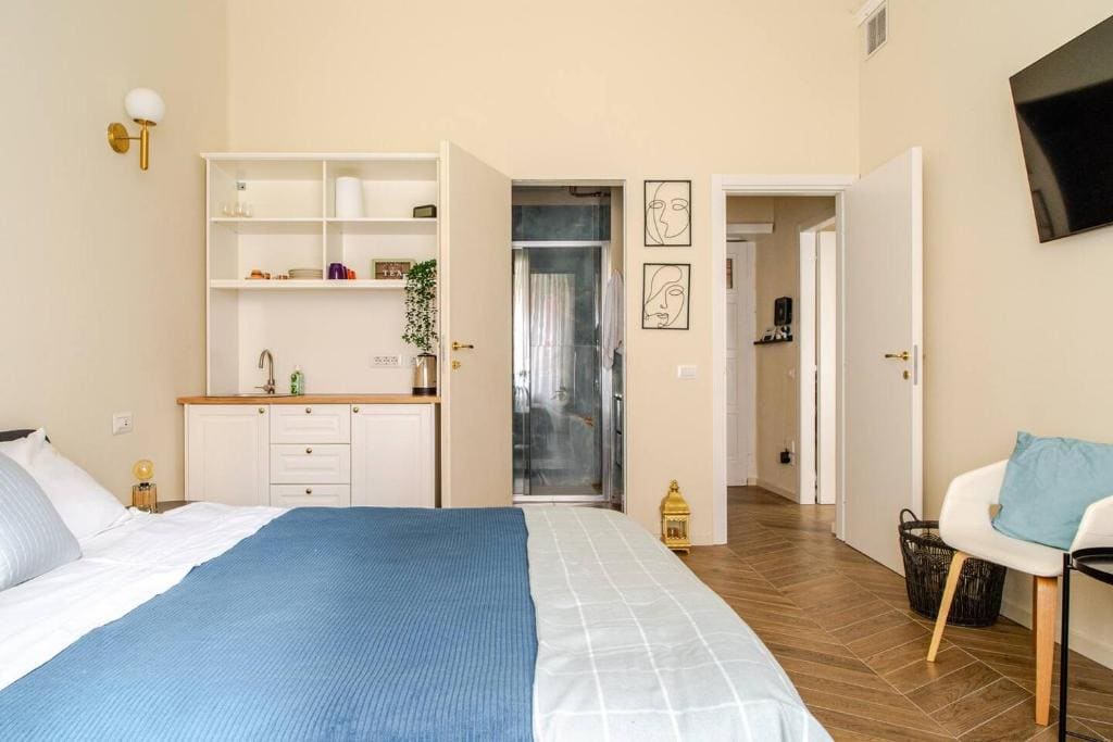 Center Rooms - View 6