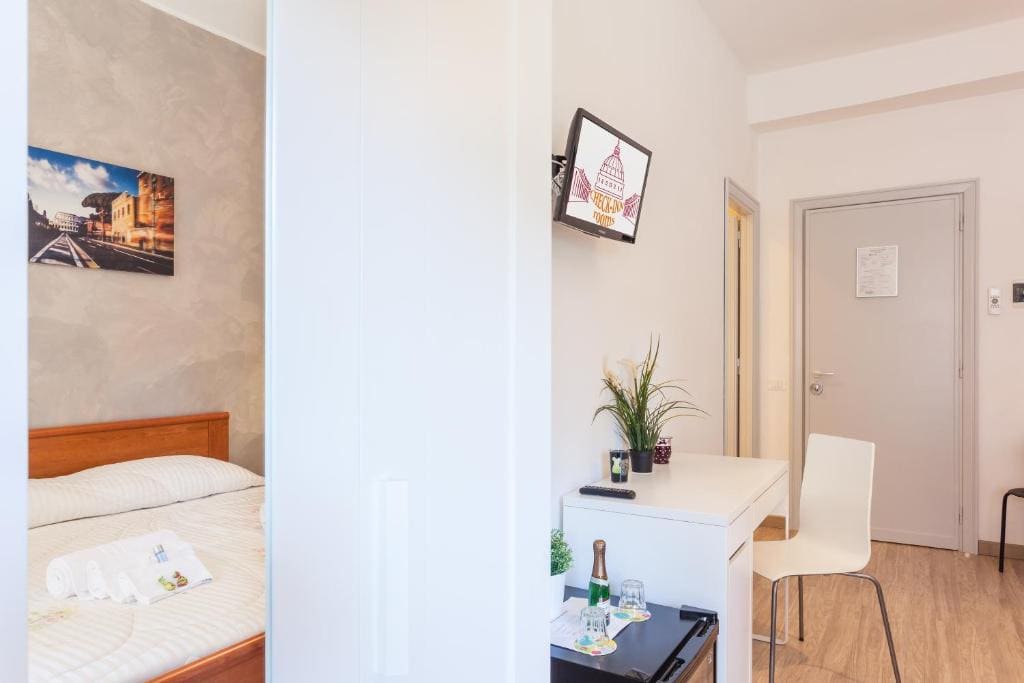 Check-Inn Rooms - Main view