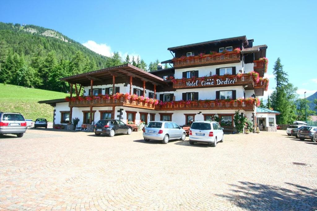 Hotel Cima Dodici - Main view
