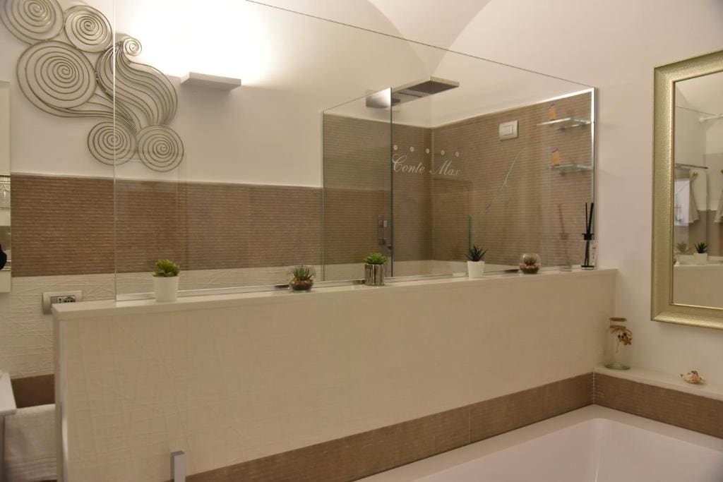 Conte Max Rooms - View 6