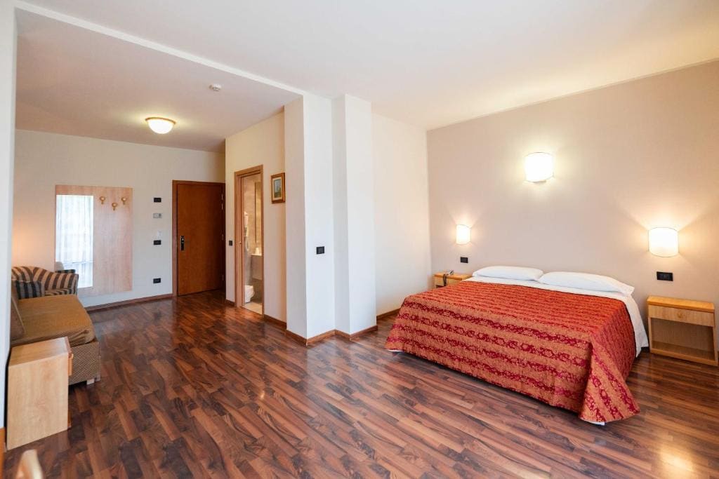 Hotel Continental - View 4