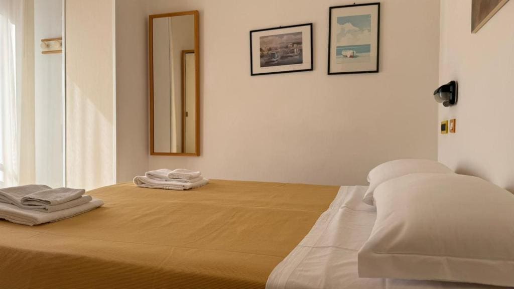 Hotel Ambassador Room Only - Self Check-in - व्यू 2