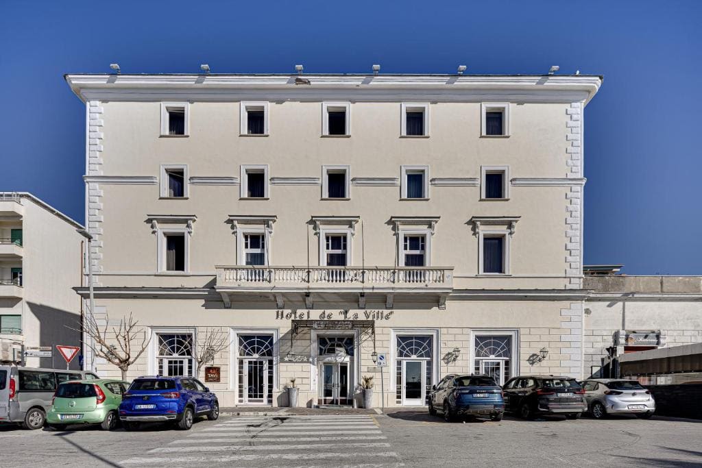 Hotel De La Ville - Main view