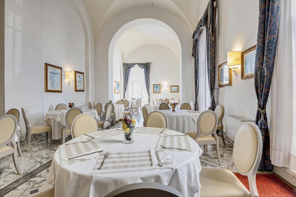 Hotel De La Ville - View 3