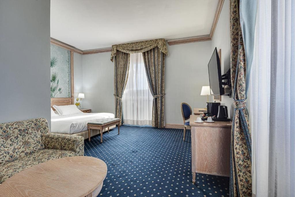 Hotel De La Ville - View 7