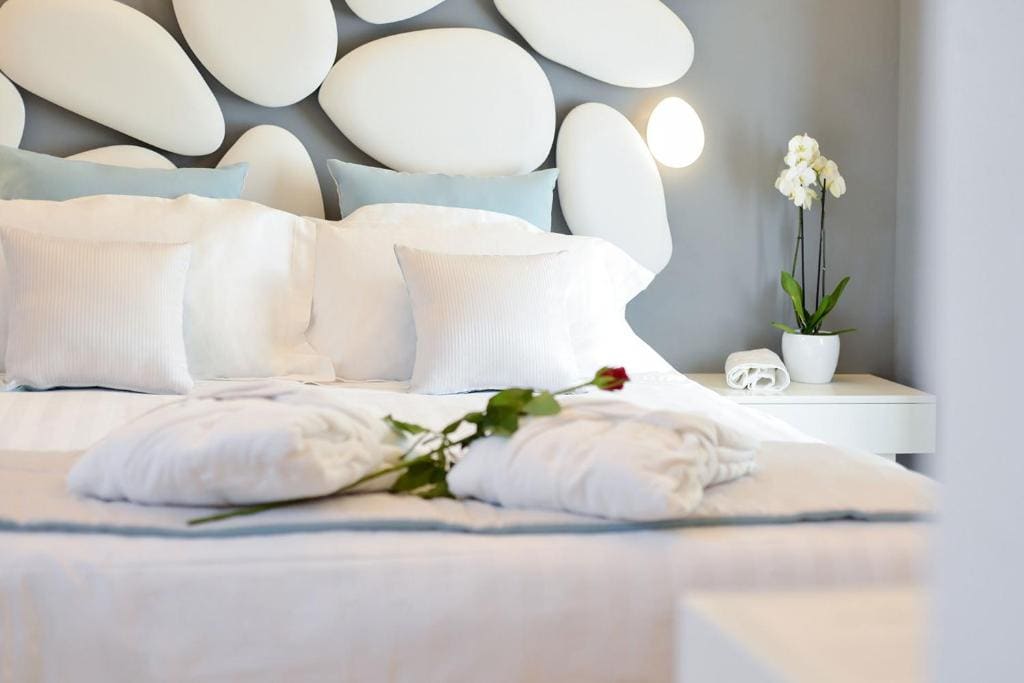 Eleìra Luxury Accomodations - View 5