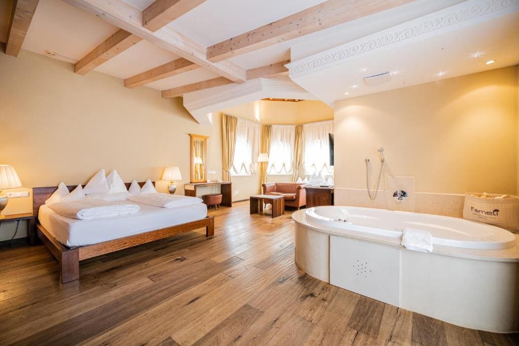 Hotel Fameli - View 2
