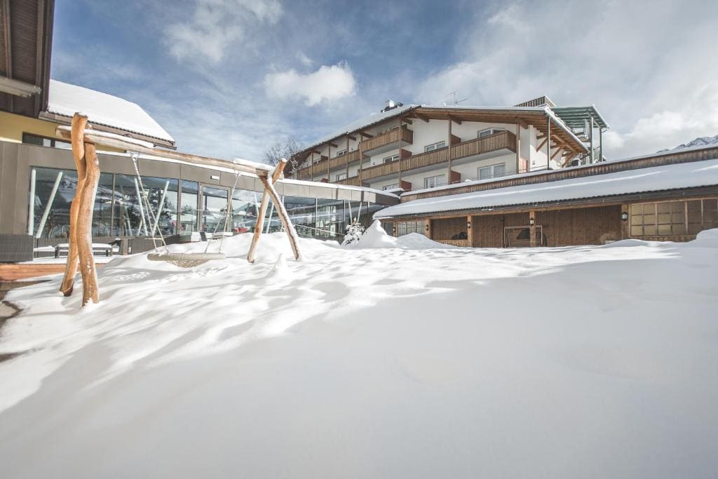 Hotel Fameli - Main view