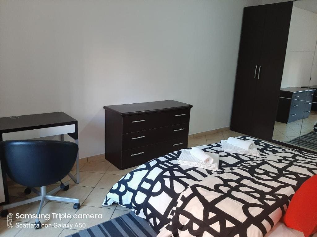 Hillary E Vale Room - View 6
