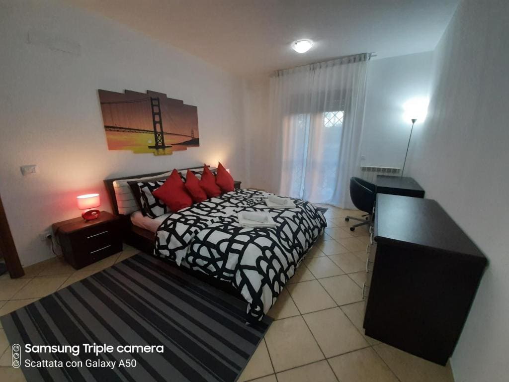 Hillary E Vale Room - View 4