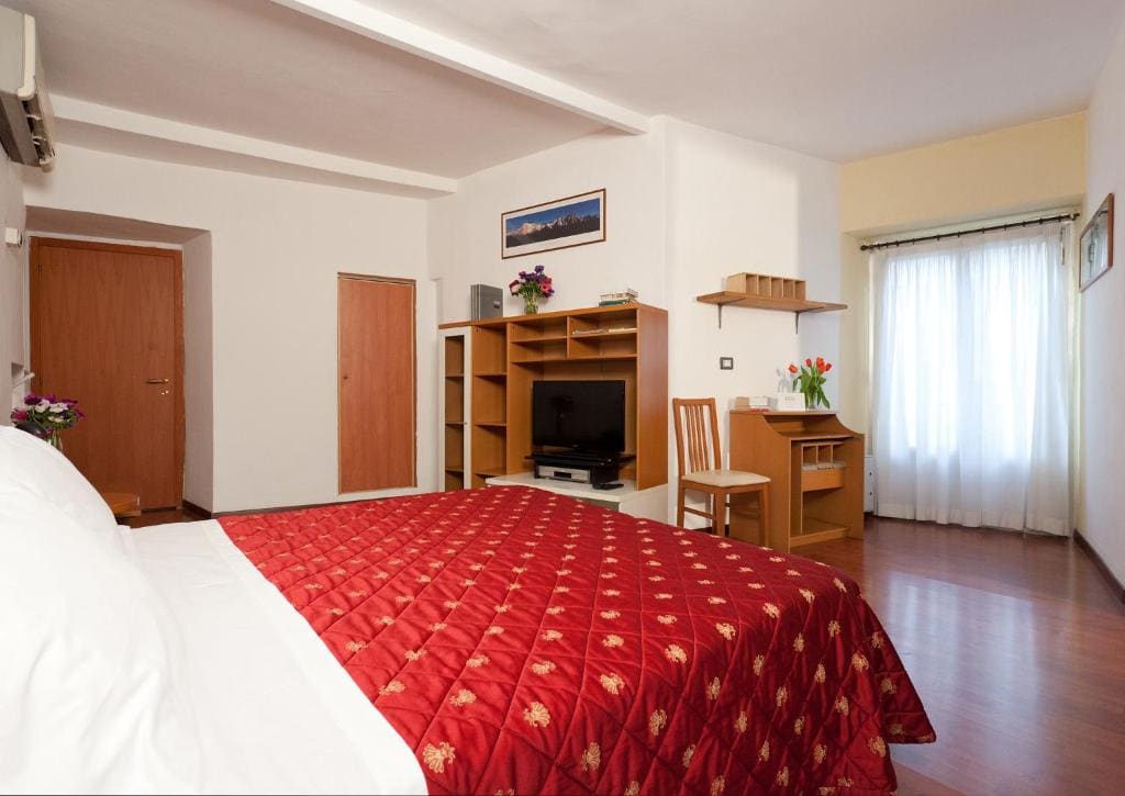 Hotel Helvetia - View 2