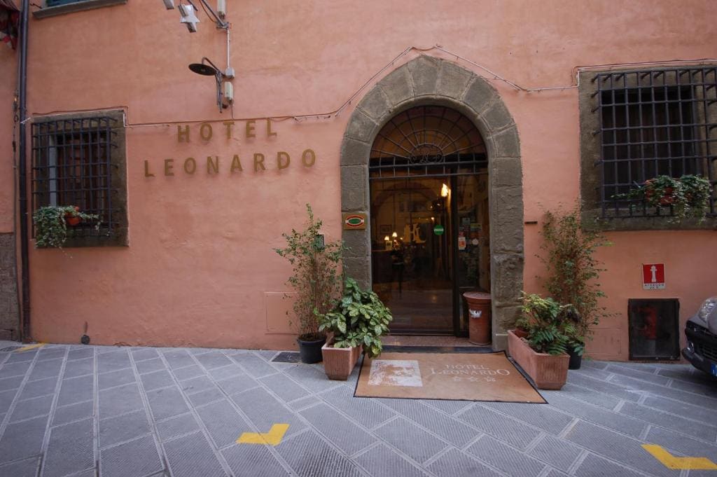 Hotel Leonardo - Main view