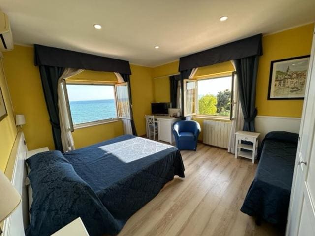 Hotel L'Isola - View 2