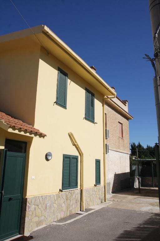 La Casa Gialla - Main view