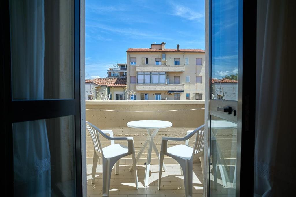 Hotel La Vela - View 2