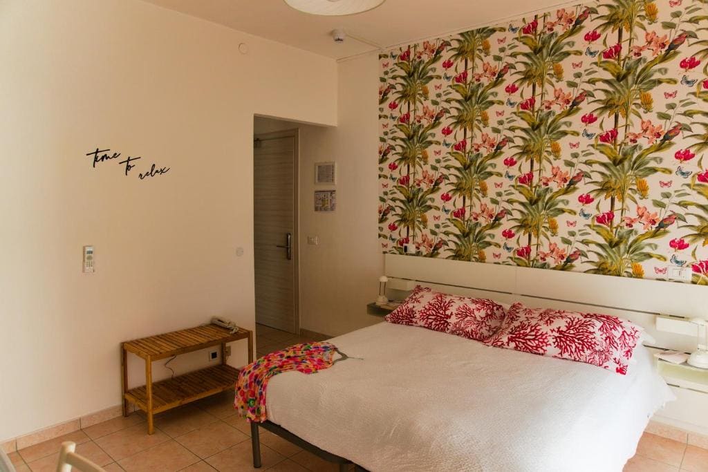 Le Petit Hotel - View 4