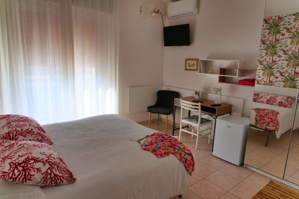 Le Petit Hotel - View 6