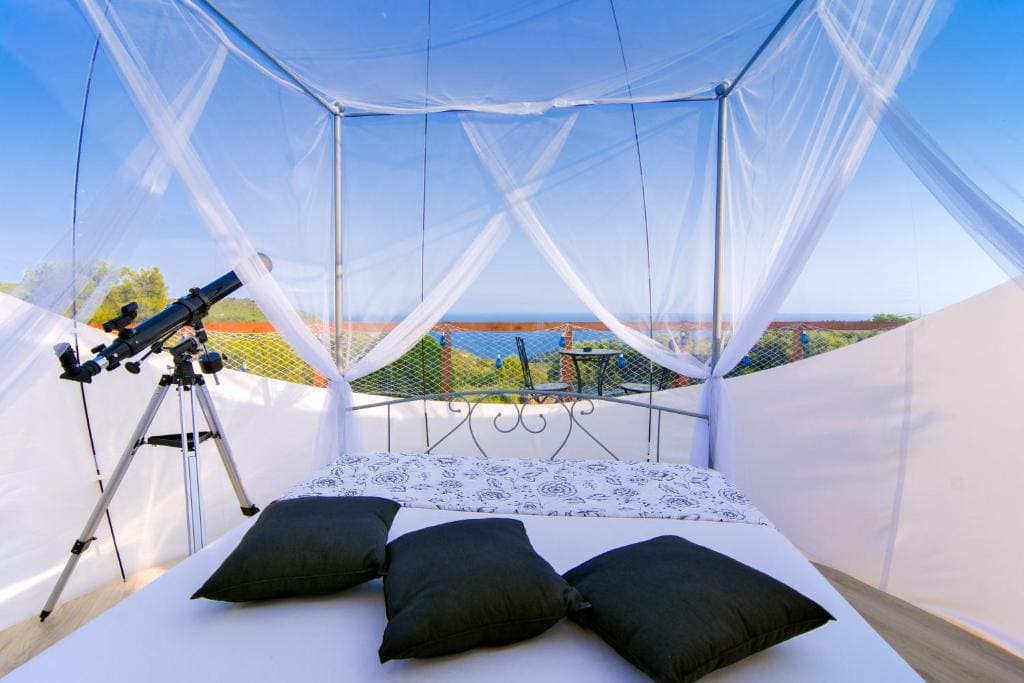 Moonlight Bubble Room - Main view