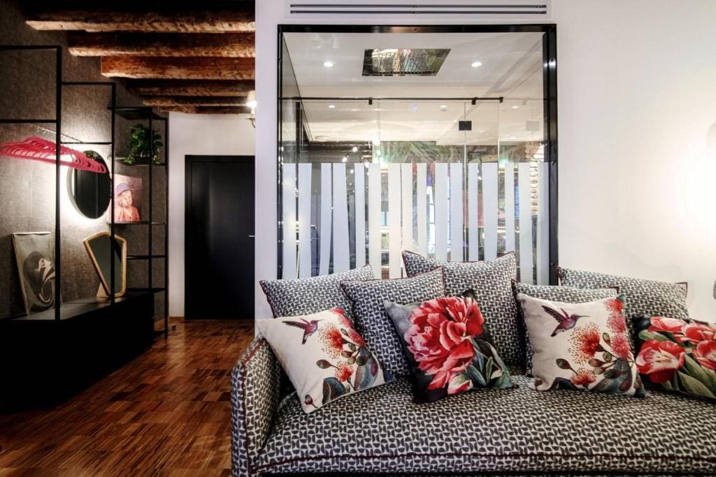 Vitrum - Como Luxury Suites - View 7