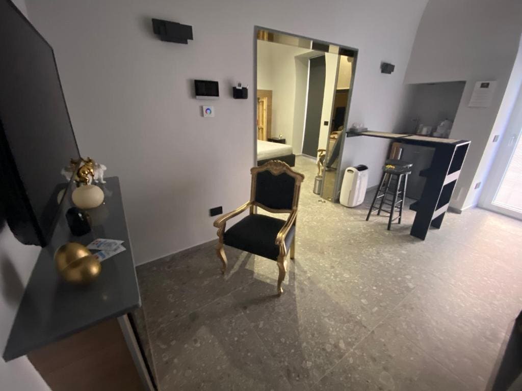 Rebel Suite love - View 2