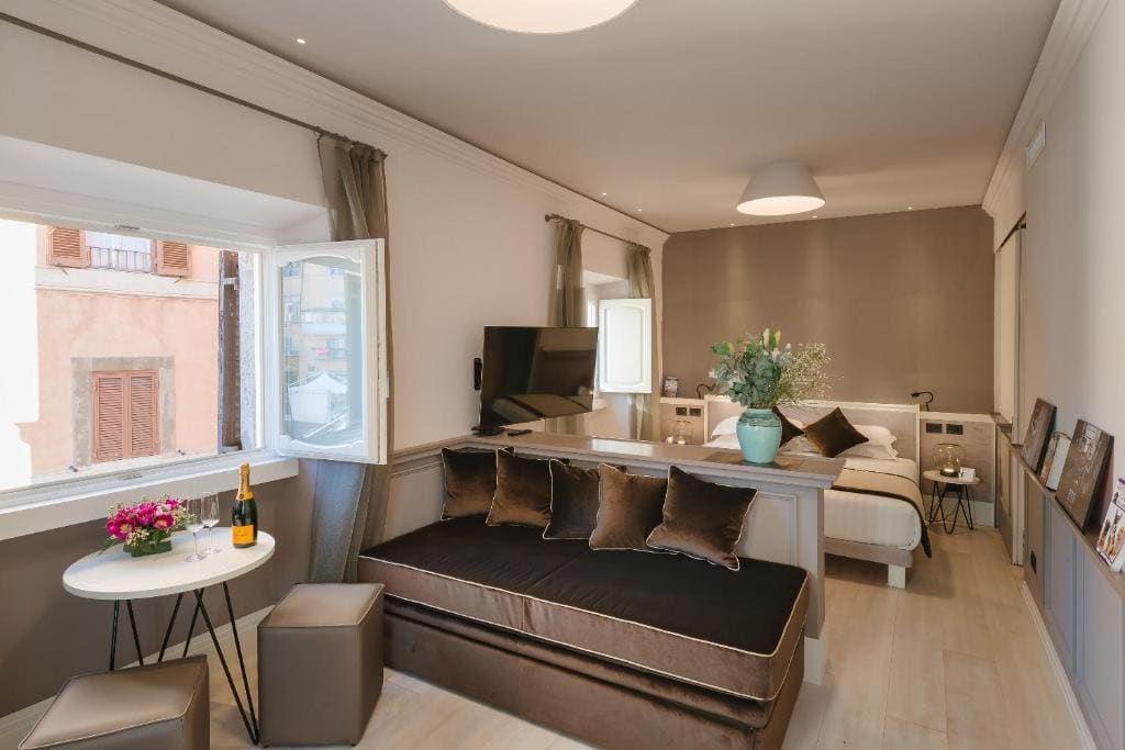 Rhea Silvia Luxury Navona - View 2