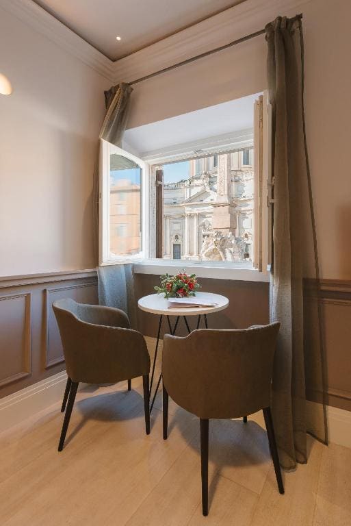 Rhea Silvia Luxury Navona - View 4