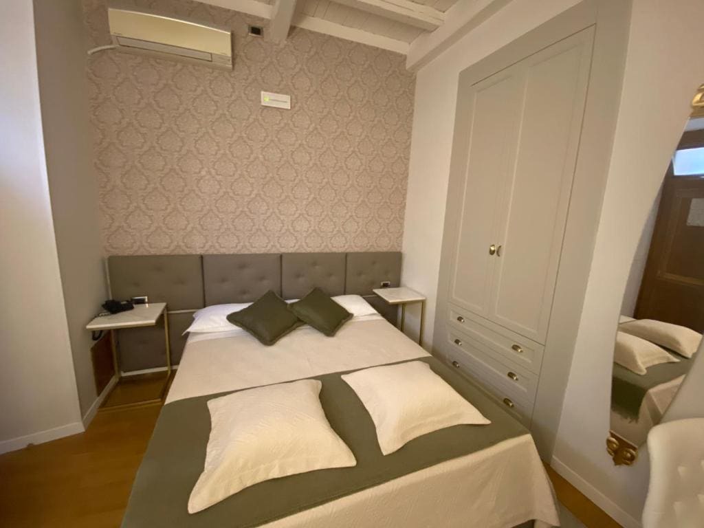 Condotti Rooms - View 7