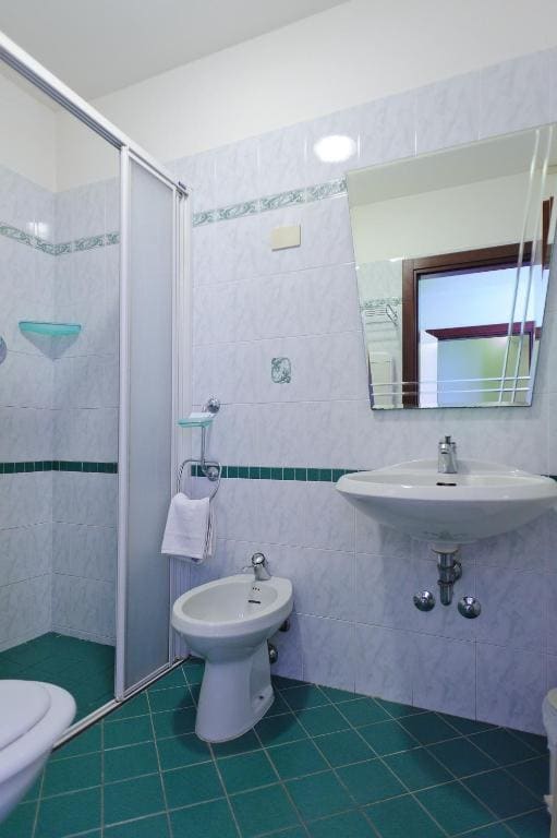 Viva Beach Hotel - 20m from the Beach & Large Breakfast - Vista 3