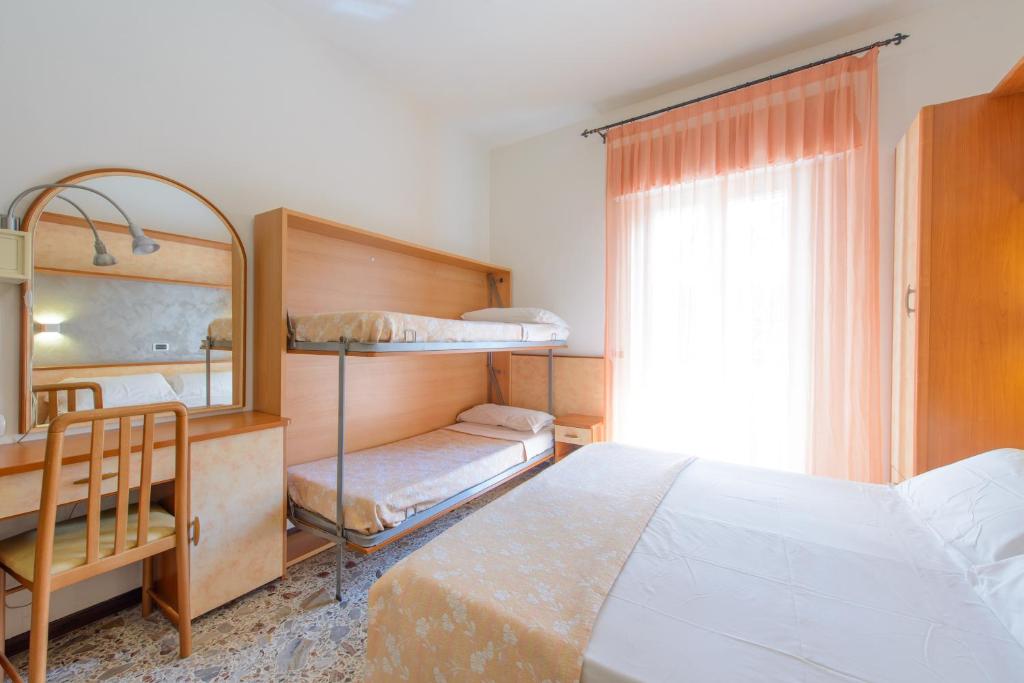 Hotel Sandra - View 2