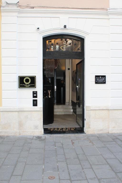 Sparano Palace - Luxury Maison - View 2
