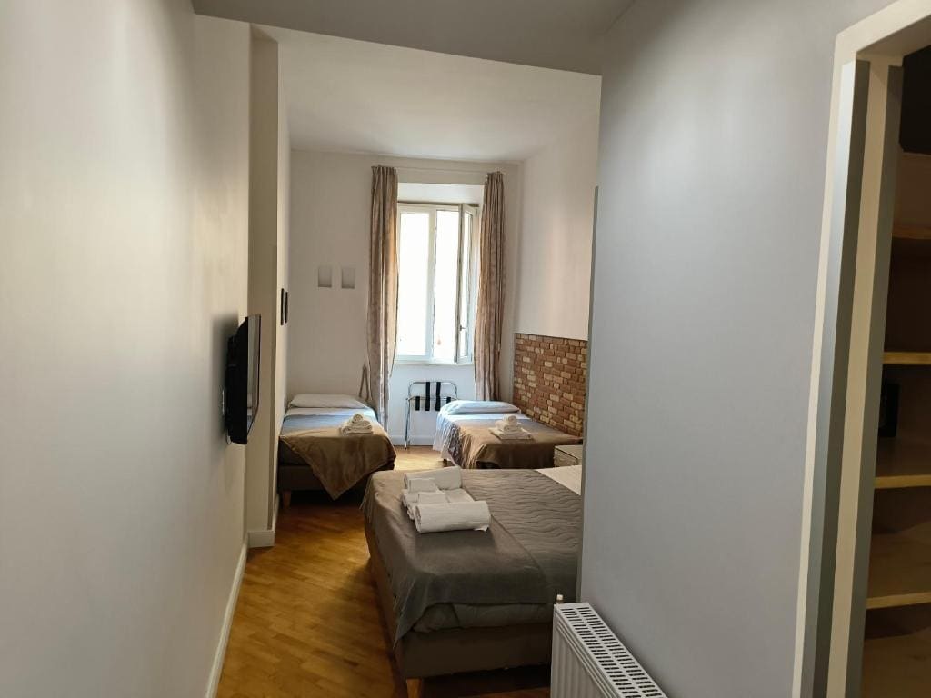 Trevi Contemporary Suite - View 6