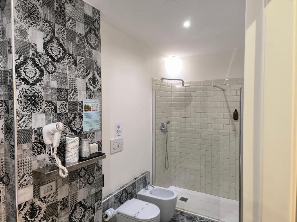 Trevi Contemporary Suite - View 2