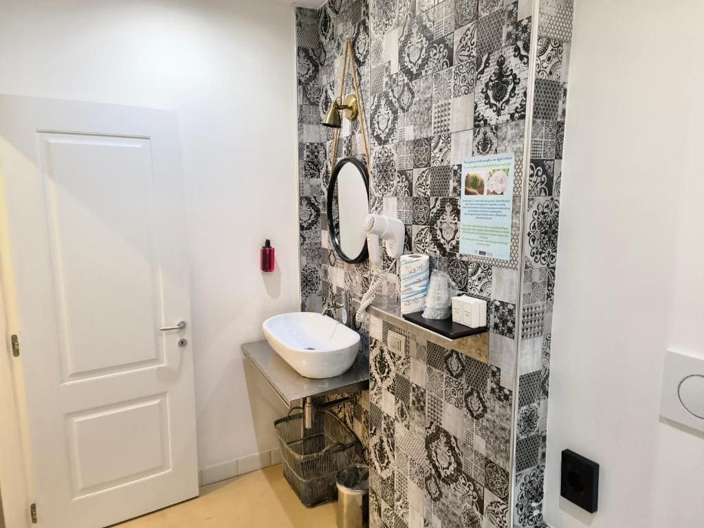 Trevi Contemporary Suite - Main view