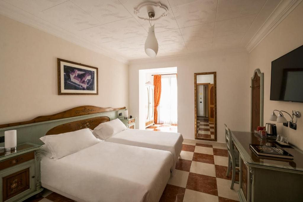 Hotel Ungheria Varese 1946 - View 7