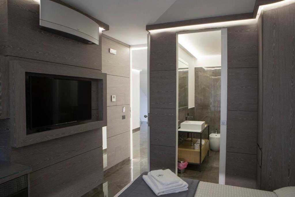 Upper - Boutique Hotel - View 2