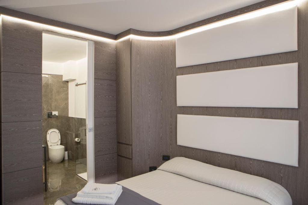 Upper - Boutique Hotel - View 5