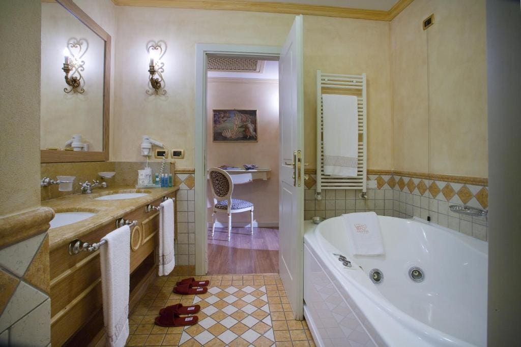 Vip's Motel Luxury Accommodation & Spa - View 4