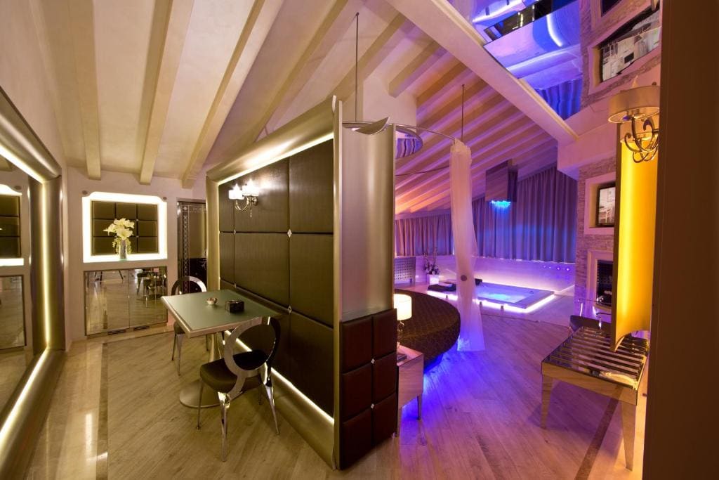 Vip's Motel Luxury Accommodation & Spa - View 2