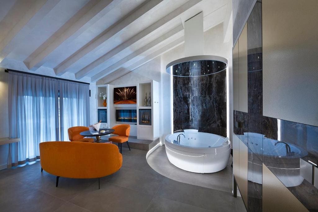 Vip's Motel Luxury Accommodation & Spa - View 3