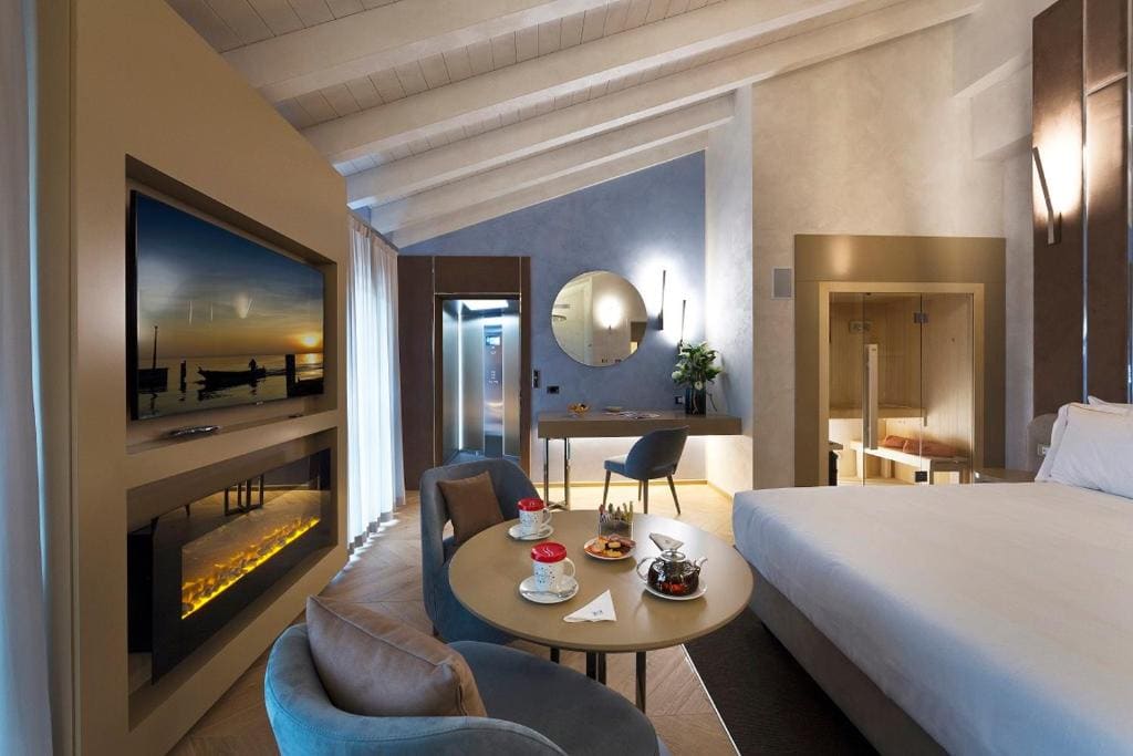 Vip's Motel Luxury Accommodation & Spa - View 7