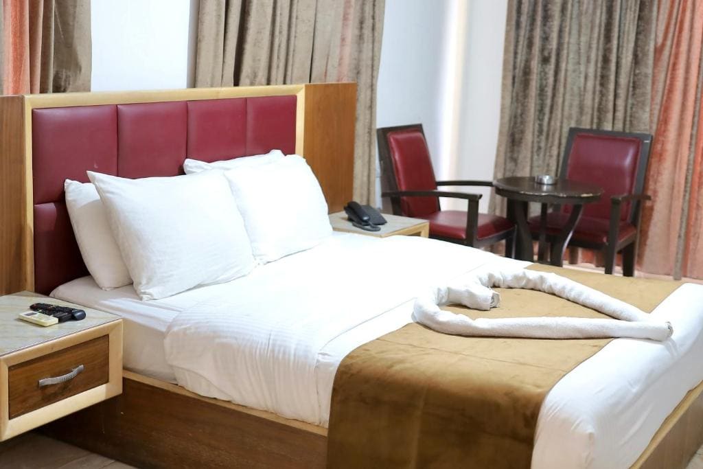 The Yacht Hotel - Vista 5