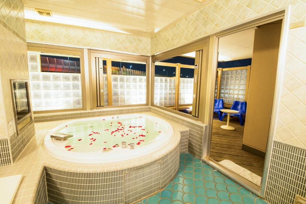 WATER HOTEL Cy - View 3